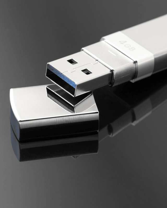 Metal USBs header